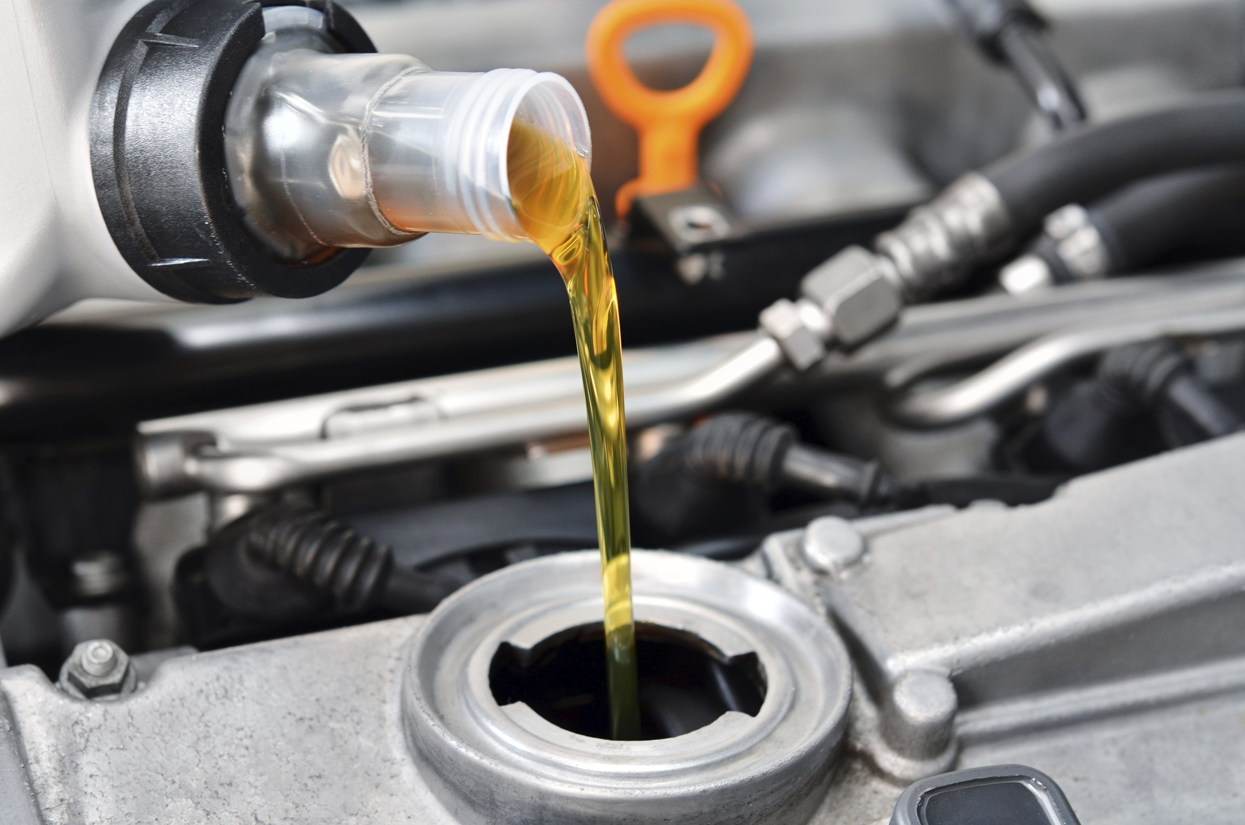 Что нужно знать о замене масла в двигателе вашего автомобиля