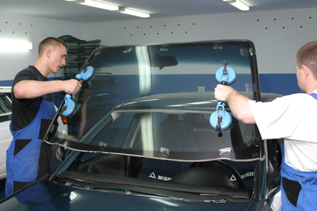 Как заменить стекло автомобиля