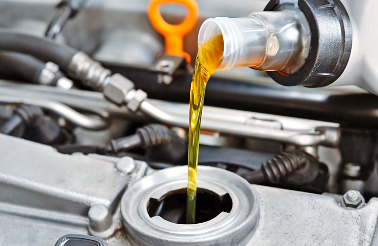 Когда и почему стоит менять масло и фильтры в автомобиле