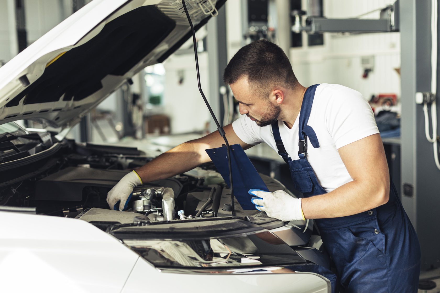 Оперативный ремонт автомобиля: где искать и как выбрать мастера