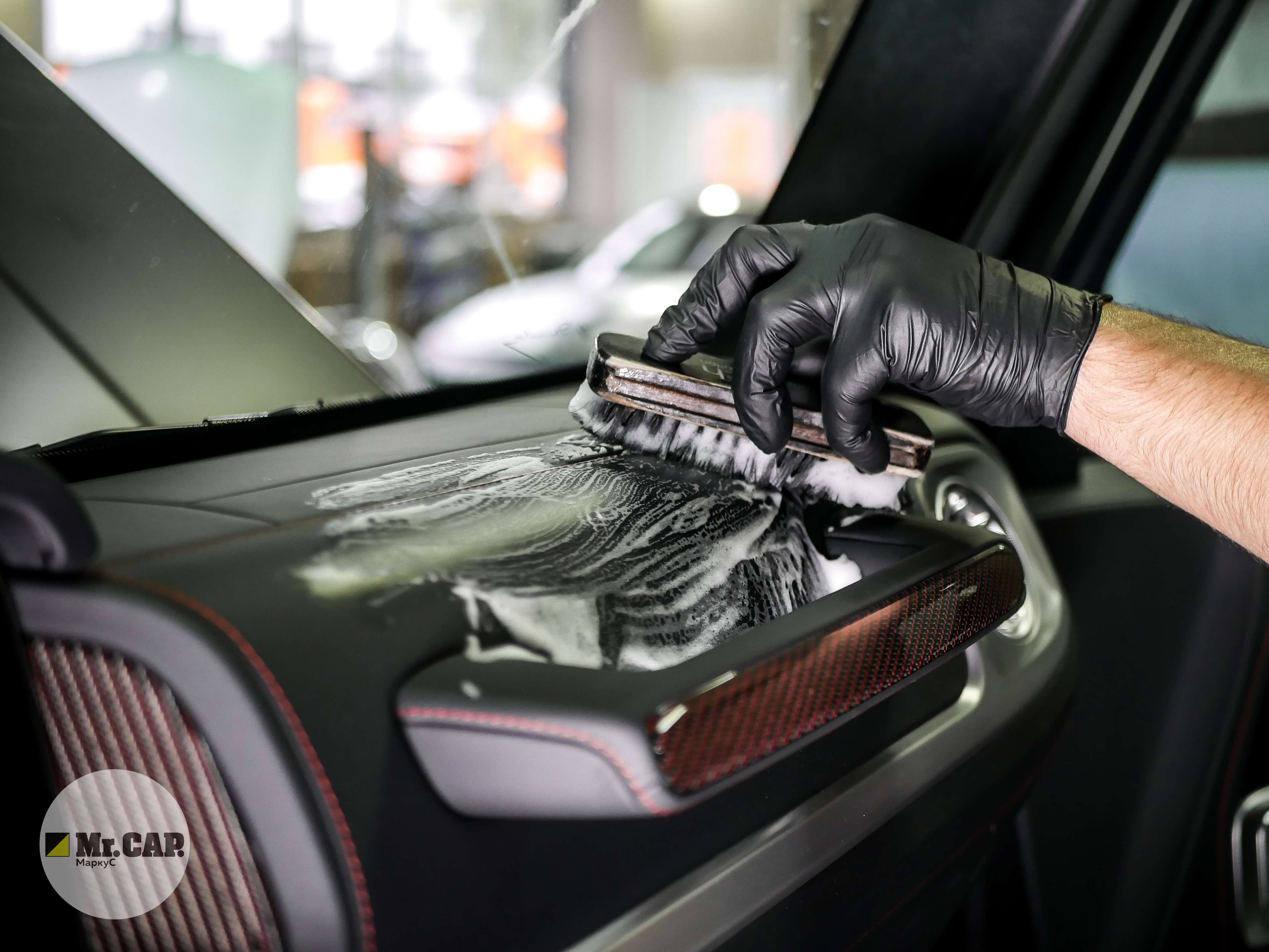 Уход за машиной: как правильно чистить кузов и салон
